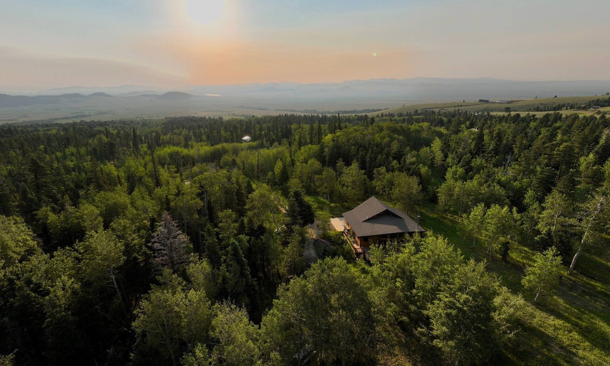Westcliffe House | Magical Cabin below the Sangre de Cristos with Starlink