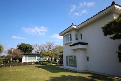 Hallim House | Maple Happy House Jeju