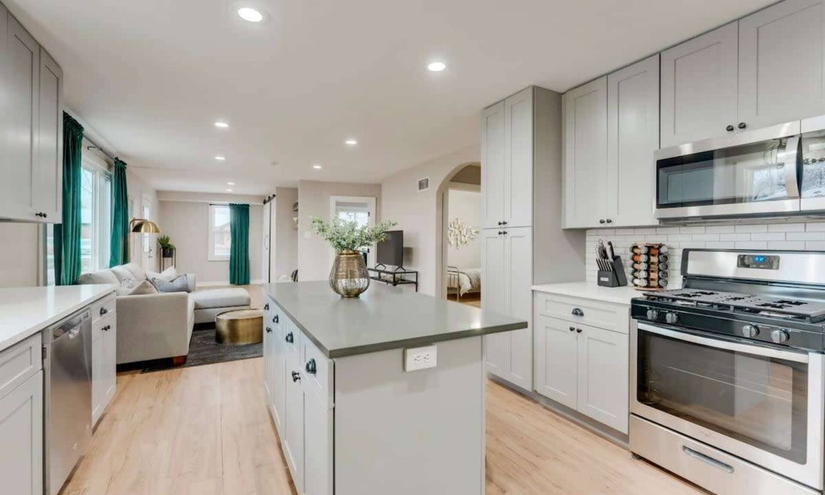 Longmont House | @ Marbella Lane-3BR nearDTWNLongmont| Home Comfort