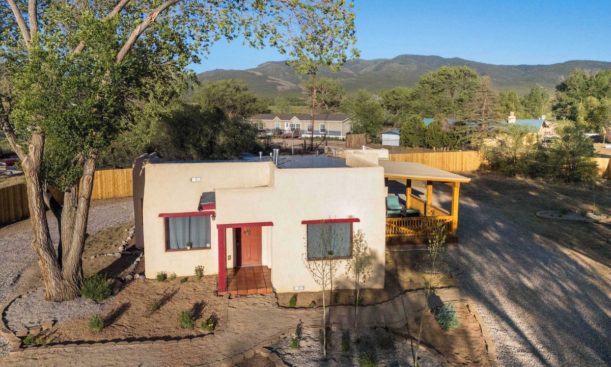 Taos House | Medina Casita - Mountain Views, Firepit, Pets Okay