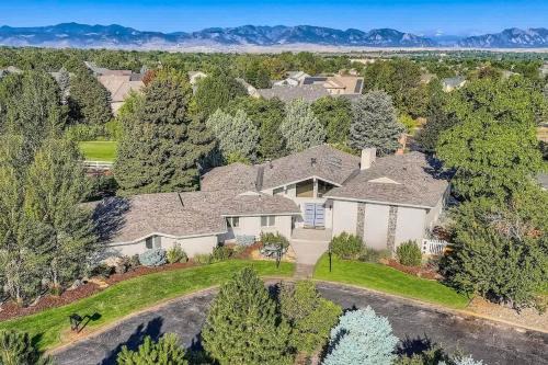 Westcliff and Cambridge House | Mid-Century Mod - 7 BR Sleeps 22 - Hot Tub & Game Room