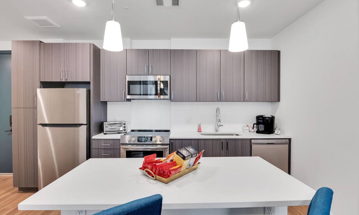 Jewell Heights - Hoffman Heights Apartment | Modern 1B1B near DIA and Anschutz
