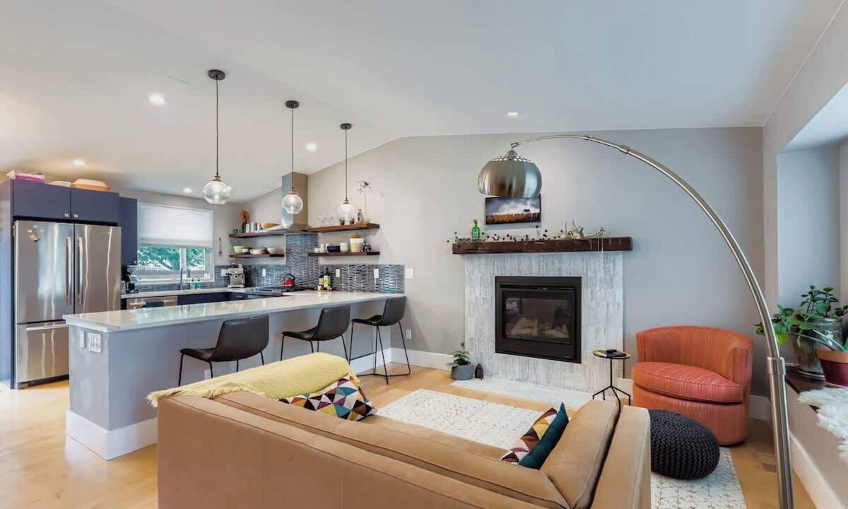 Louisville House | Modern 2 BR with Outdoor Living - Walk to Downtown