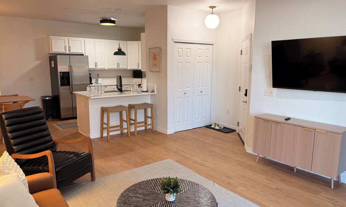 Englewood Condo | Modern 2bd 2bath Accessible condo- fenced Patio near DTC- Gym, Sauna, Pool, Spa