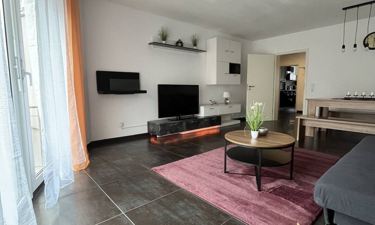 Fuerth Condo | Modern 3 room apartment | subway fair | parking lot