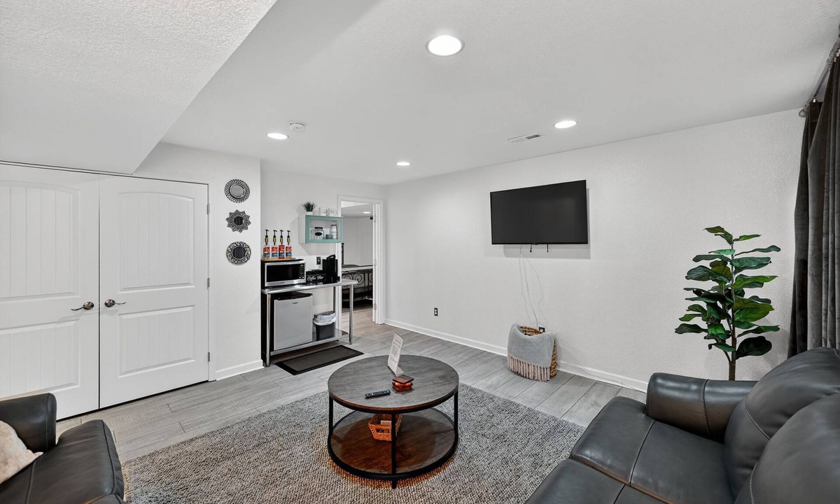 Commerce City Apartment | Modern Apartment w/AC Near Parks Dining & DIA