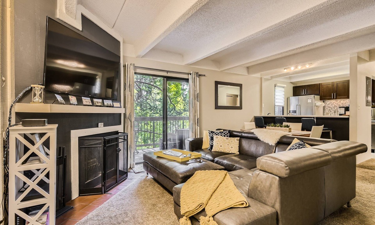 Frisco Condo | Modern Family Friendly Condo – A short walk to Main St. Frisco - 2br + Den