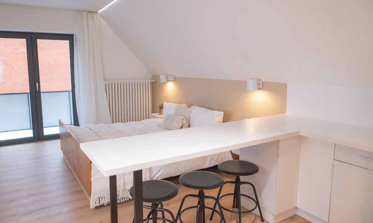 Eidelstedt Apartment | Modern Hamburg apartment. The large bright room + private bathroom