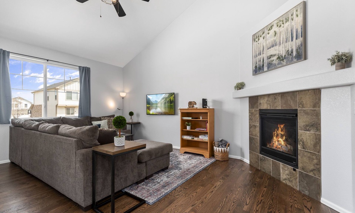 Aurora House | Modern Home w/2 Private Suites & Family-Friendly Amenities - Mins to DIA