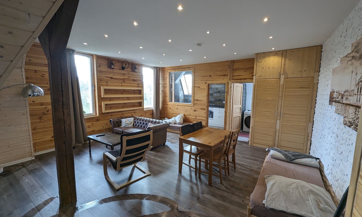 Marienfelde Apartment | Modern meets wood