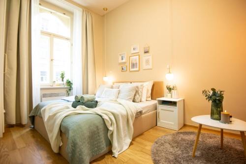 Zizkov Apartment | Modern & spacious apartment near the old town