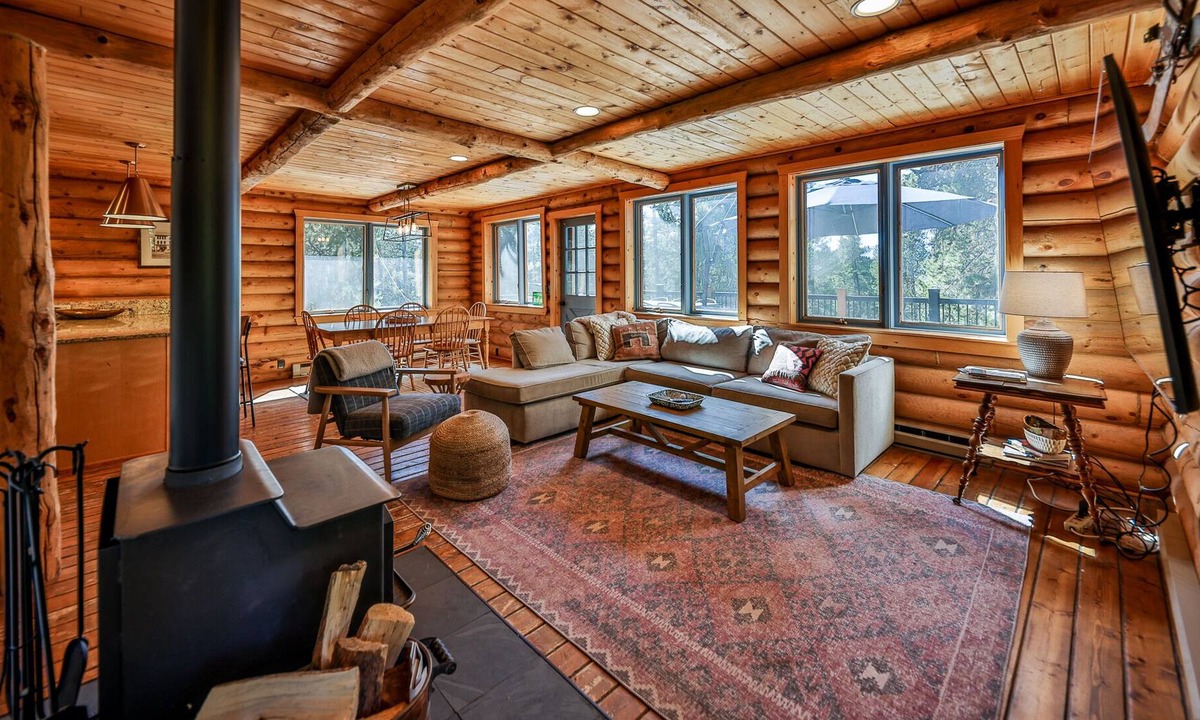Sunset Ridge Cabin | Modern & Vintage Log Cabin on an acre w/private hot tub, hiking/biking