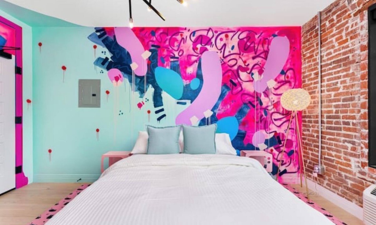 Golden Triangle Apartment | Moe Gram Art Suite 204