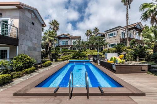 Gangjeong-dong House | Monaco Pool Pension