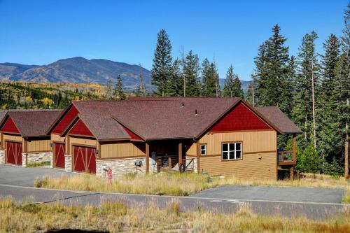Rendezvous House | Mountain Chalet 89 I Private Hot Tub I Great Views I Activity Program