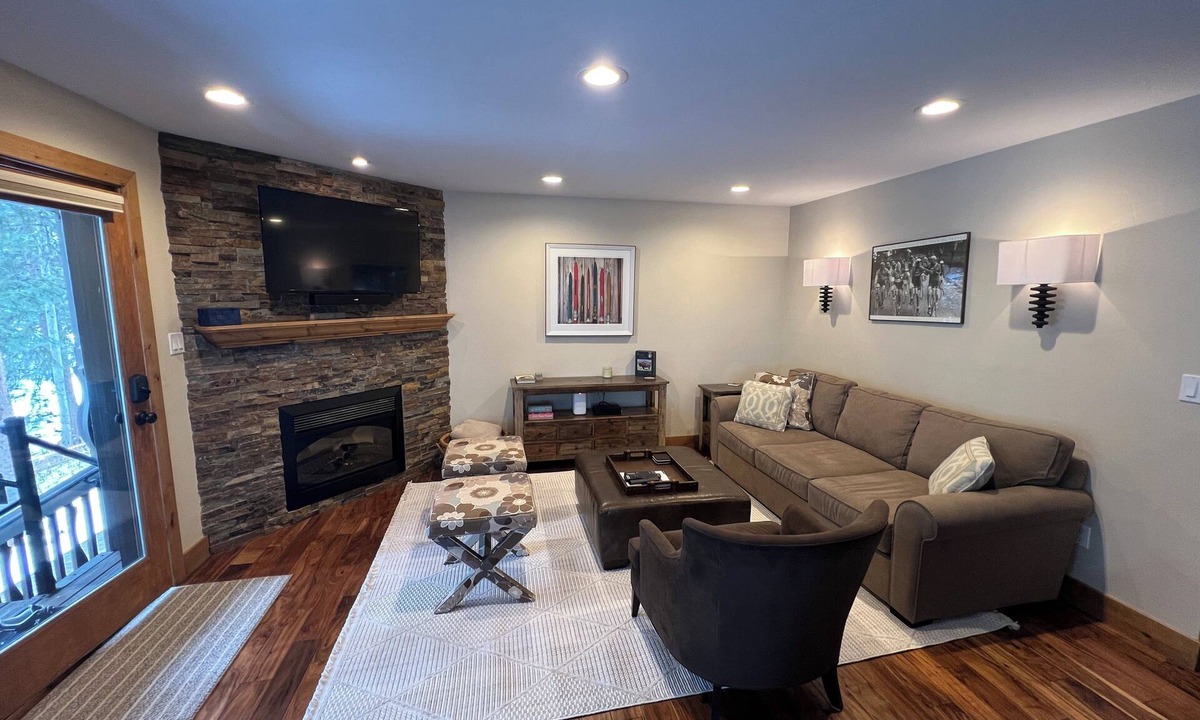 Vail Condo | Mountain Getaway in the Vail Racquet Club in East Vail. Long-term rentals.