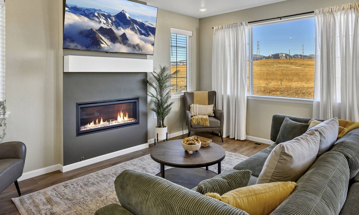 Superior House | Mountain-View 5BR Family Retreat Games, Golden Tee Near Boulder & Denver