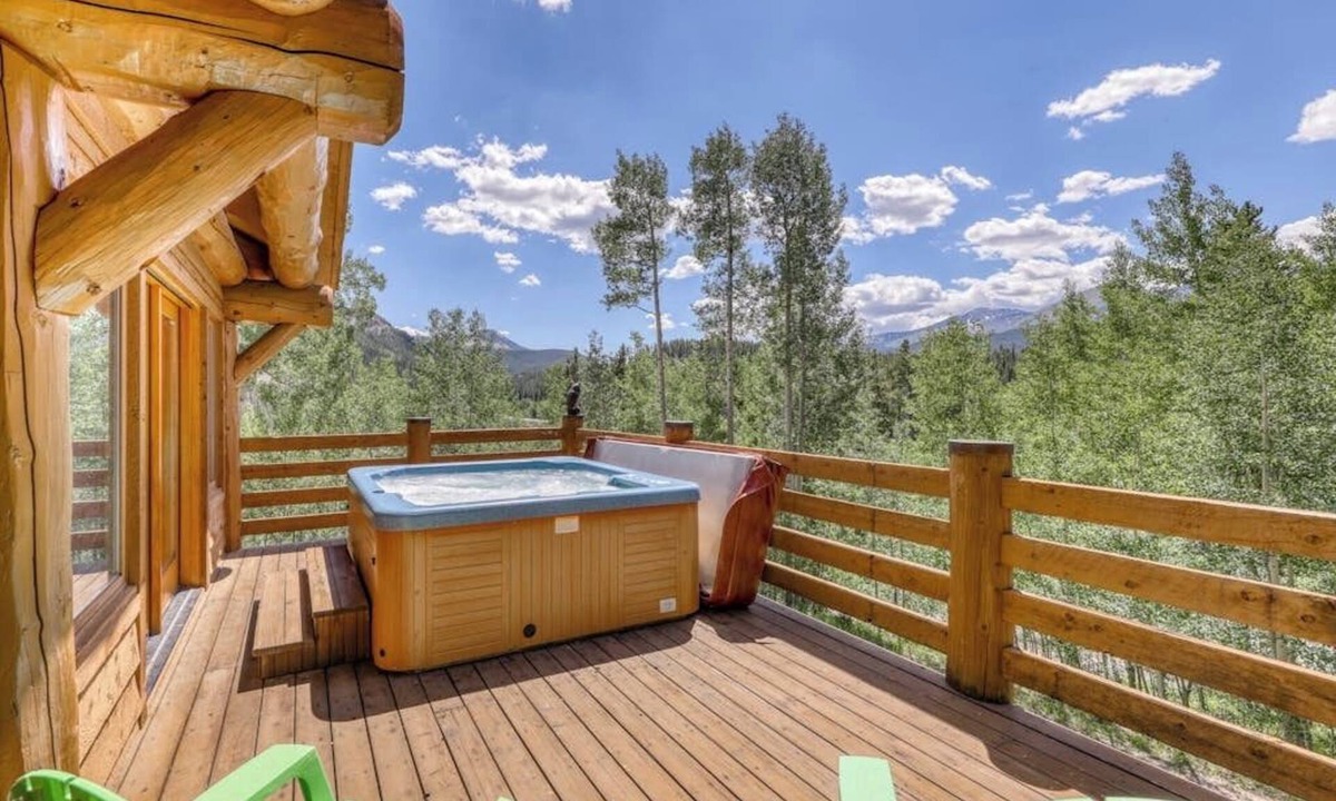 Baldy Mountain Cabin | Mountain view cabin with hot tub, pool table, gas fireplace - near town