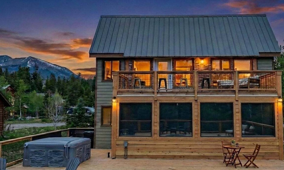 Frisco House | ⛷️Mountain View Home🌲4 Seasons Room☀️Rooftop Deck♨️Hot Tub🤑$0 Cleaning Fees