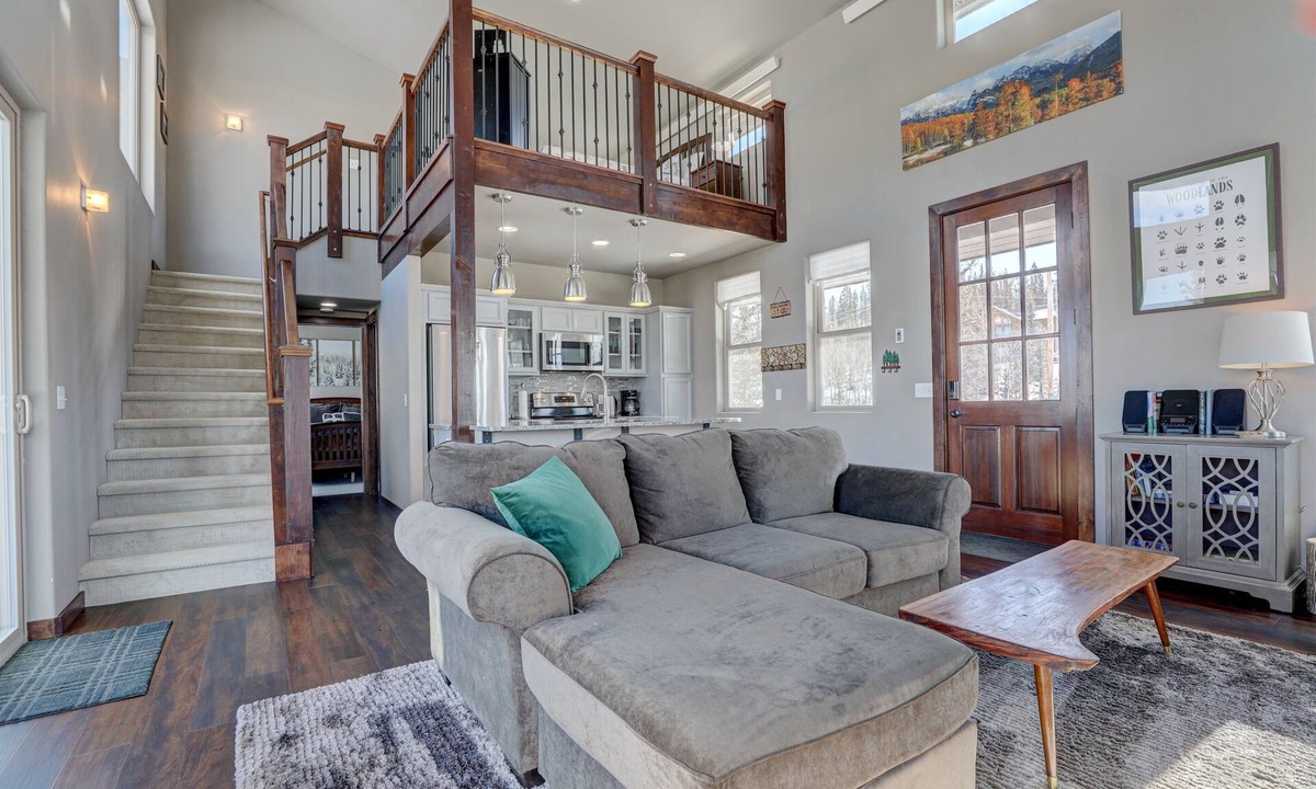 Como Cabin | Mountain Views | Pet-Friendly | Modern Cabin in Como