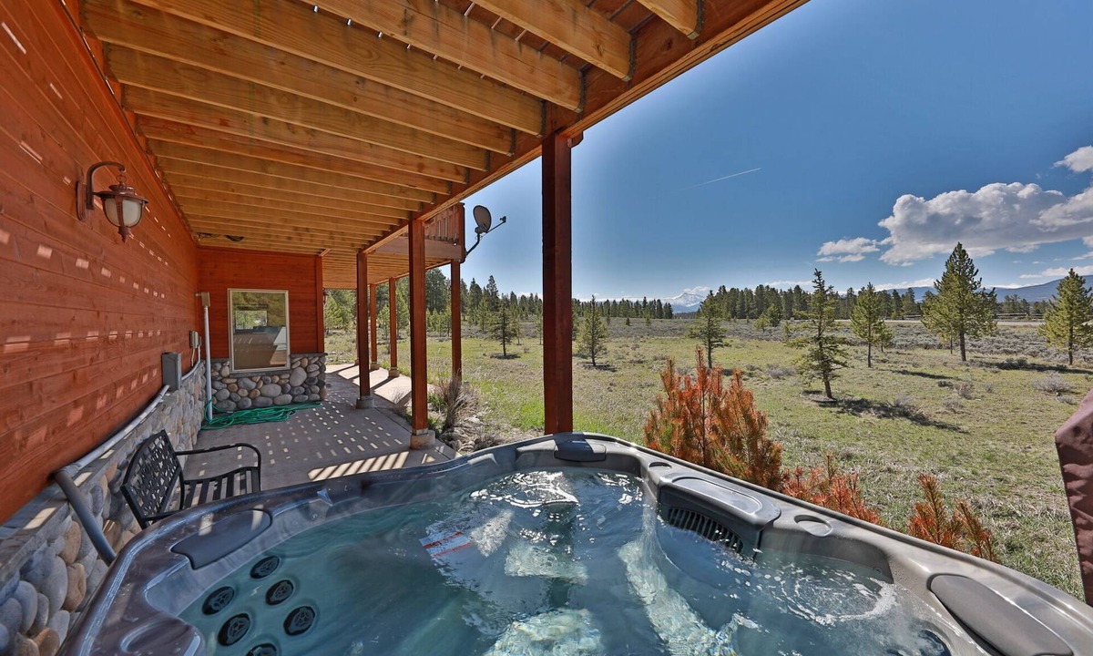 Pole Creek Meadows House | Mountain Views w/Hot Tub