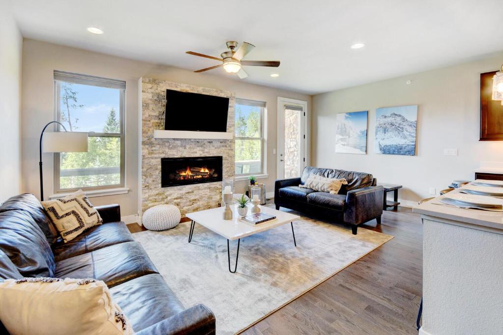 Rendezvous House | Mountain Villa 105 I Private Hot Tub I Great Views I Activity Program