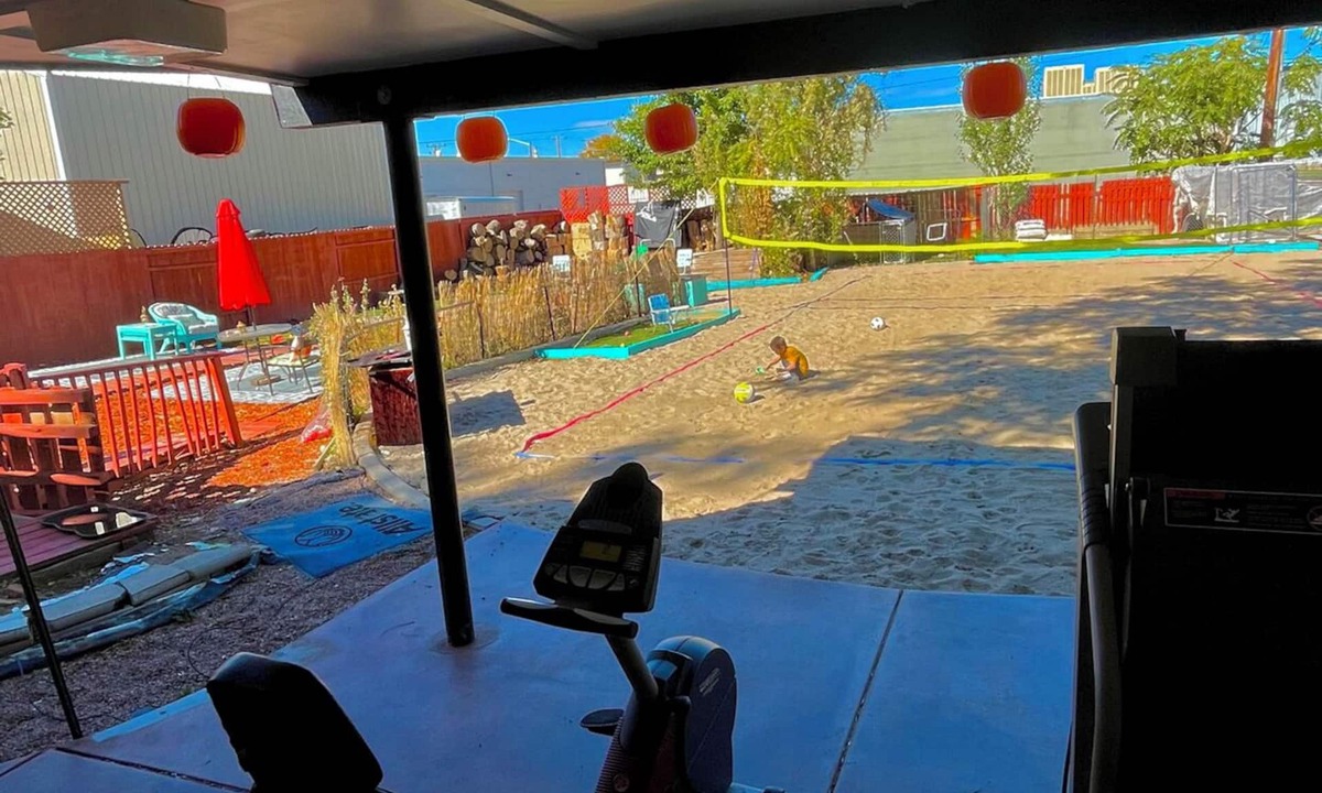 Berthoud House | Movie Theater + Game Nights + Volleyball Court + Firepit