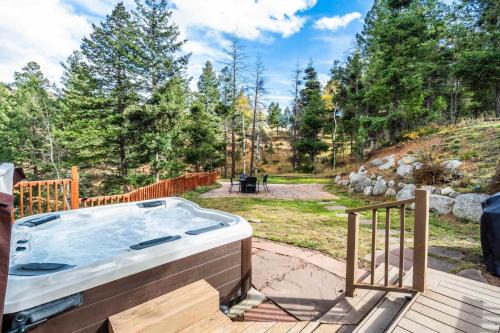 Cascade-Chipita Park House | Mtn Getaway Near Pikes Peak Hot Tub & Pool Table