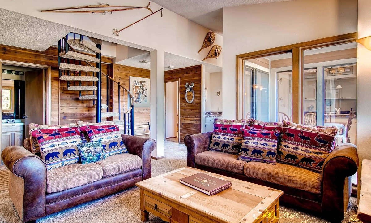 Historic District Condo | Mtn Retreat with Stunning Views & Prime Location! Onsite Outdoor Pool. SH50