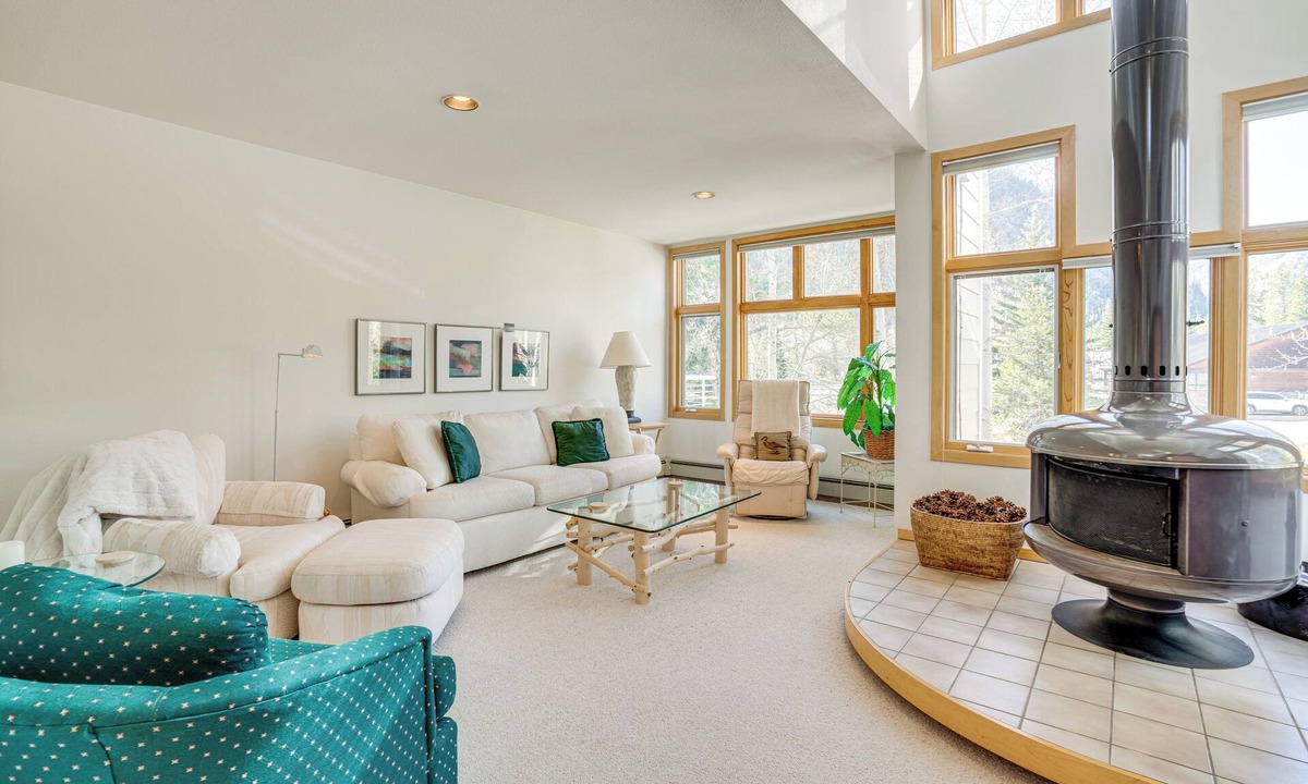 Frisco Condo | Mtn-View Deck, Workspace! Walkable Frisco Condo