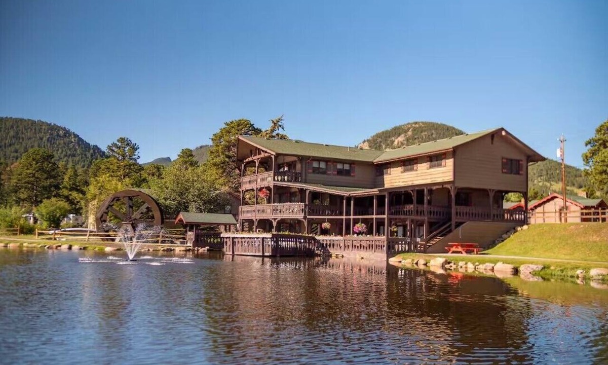 Estes Park Cabin | Multi-Story 7-bedroom lodge! Perfect for a Group Getaway close to RMNP