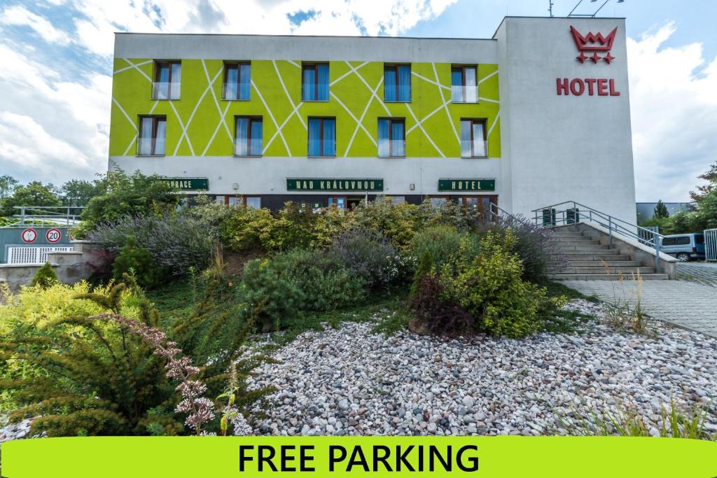 Zbraslav Hotel | Nad Královnou Hotel & Restaurant