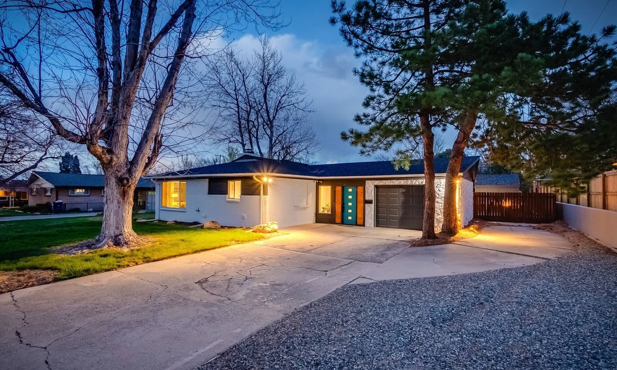 Barths House | Namastay Family Haven – 3BR with Yard & Firepit by Clear Creek