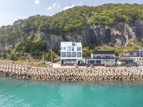 Mijo-myeon House | Namhae Red Wave Pension