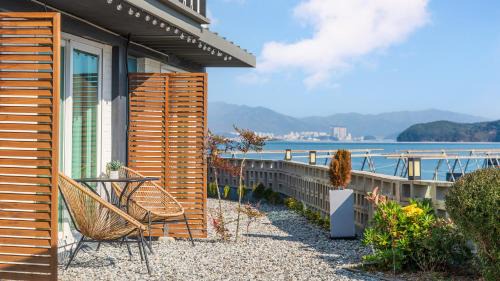 Tanghang-ri House | Namhae Yujane Pension
