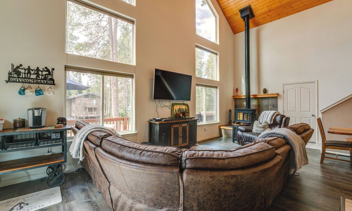 Pla-Vada Woodlands Cabin | Neighborhood Beach Access! Soda Springs Getaway