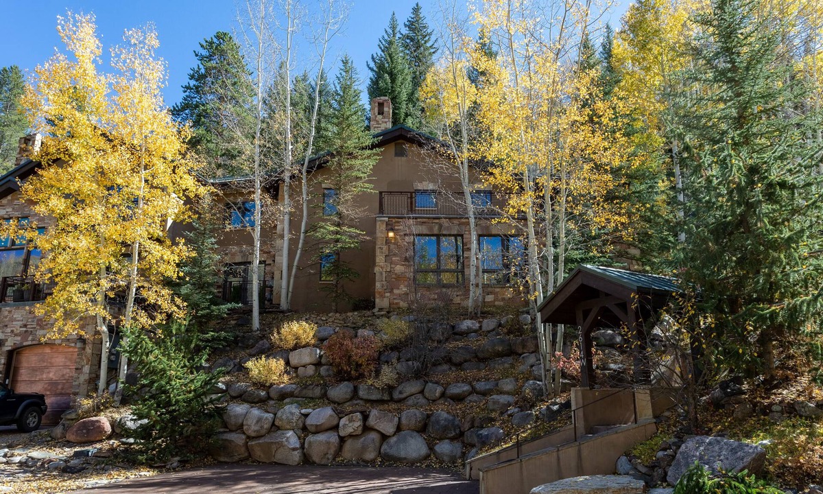 Intermountain House | New! Gorgeous Vail Getaway-Views, Hot Tub and Decks