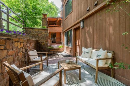 Aspen House | New Listing 3 BR 3 BA Aspen Condo near Gondola