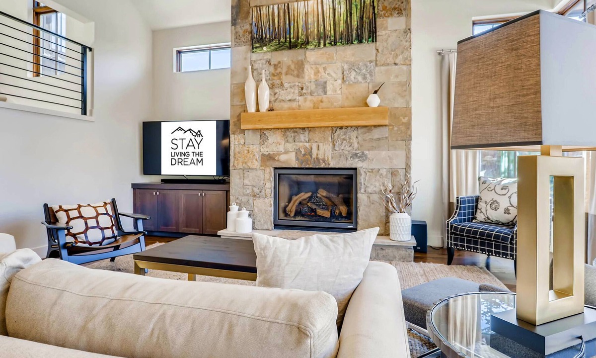 The Highlands House | New Listing! Private Hot Tub, River Acces, Luxury