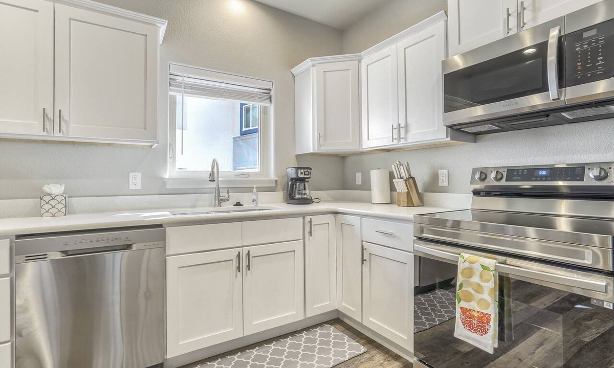 Northeast Colorado Springs Condo | New Lower Condo-mins to downtown-Pet Friendly