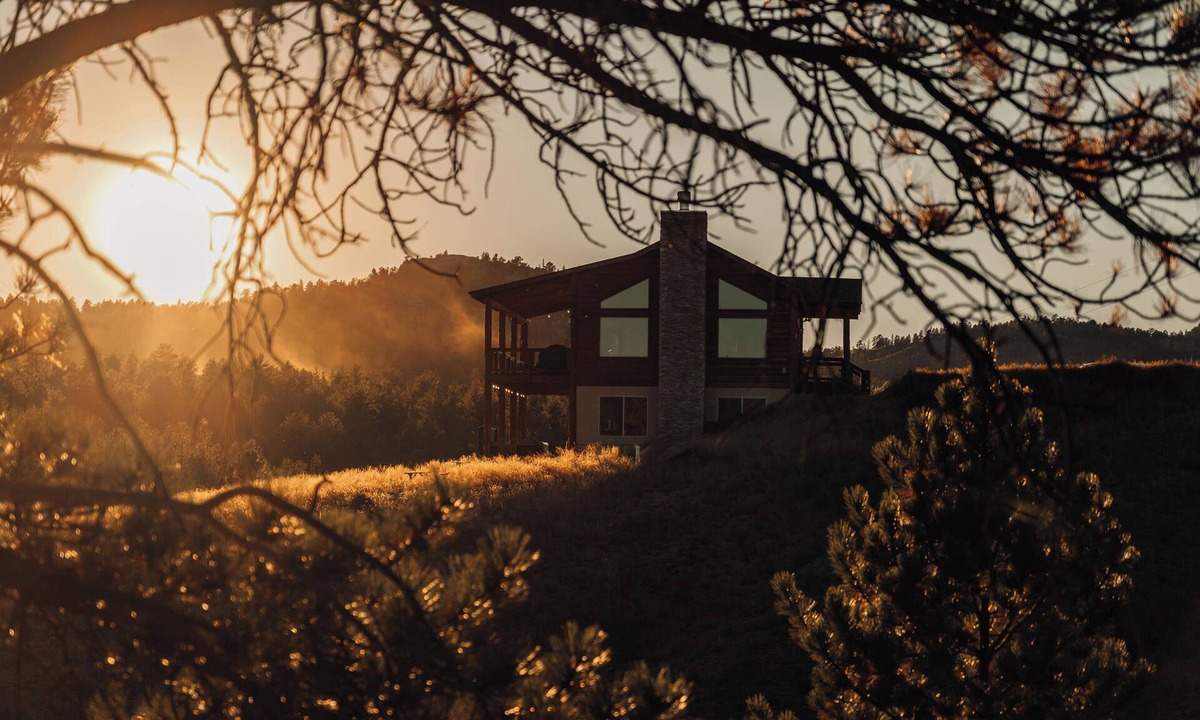 Florissant Cabin | NEW! Luxury Cabin w/Magnificent Views, Hot Tub, & 40 Private Acres