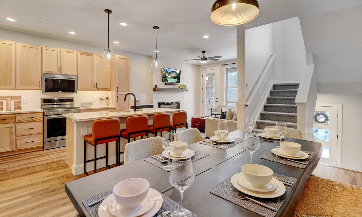 Rendezvous House | New Luxury Chalet 16 I Great Views I Best Price I Discounted Attractions