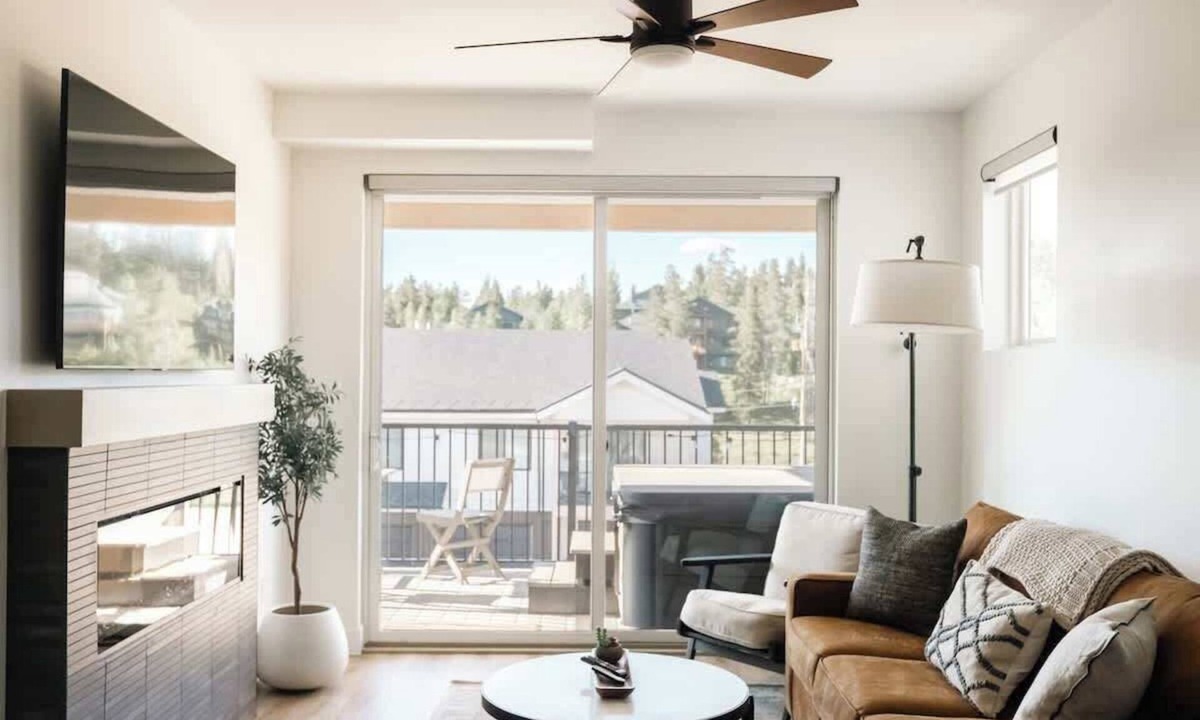 Fraser Condo | New Modern Charm - Hot Tub - Deck Views! - Fraser