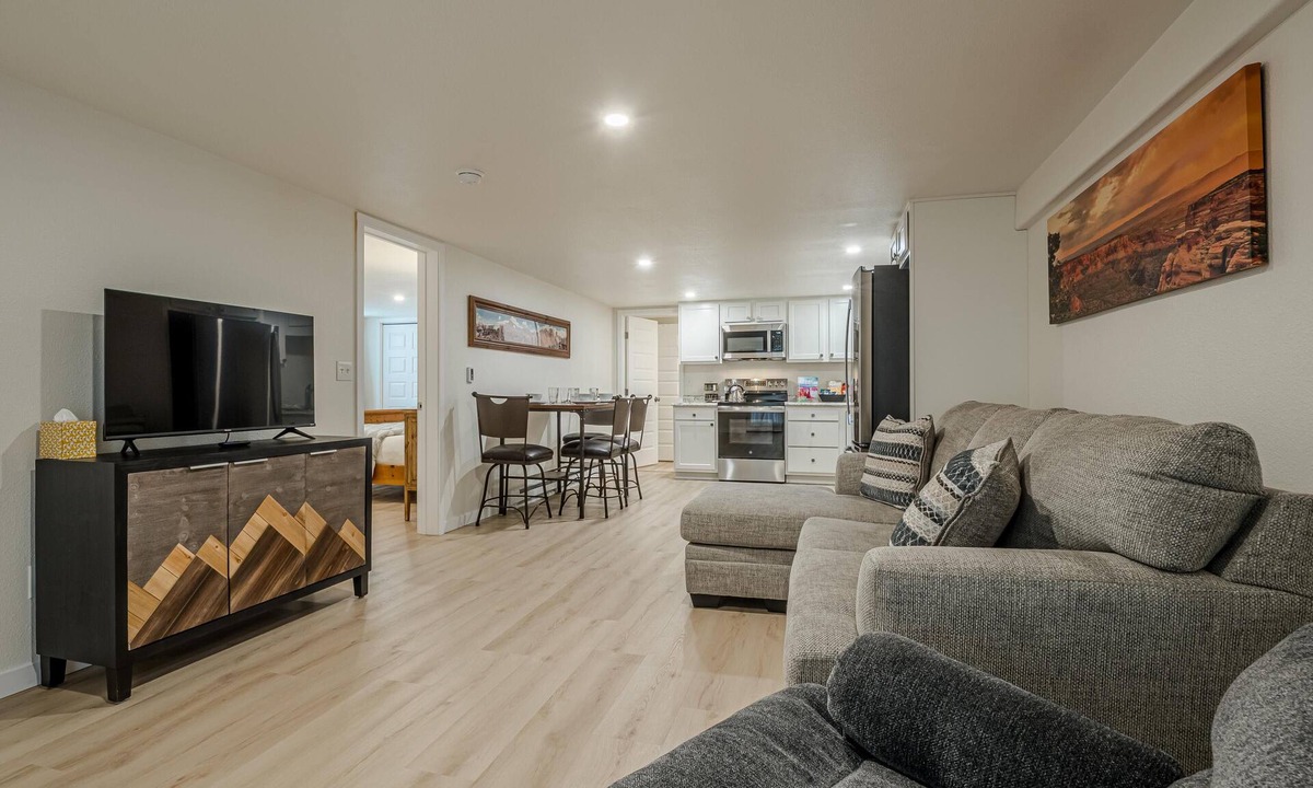 Loma House | NEW! MoJoe: New Build Close to Trails
