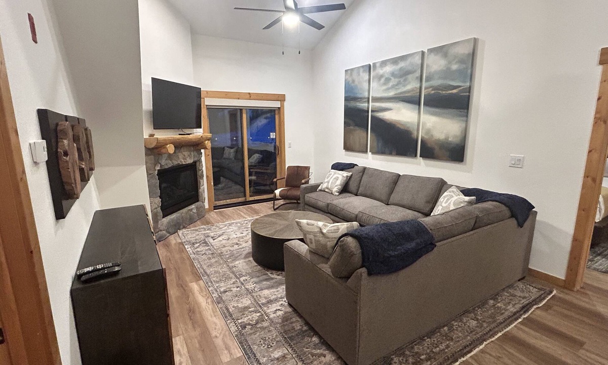 Mountain House Condo | NEW! Renovated 3BR Mountain Condo - Kids Ski Free