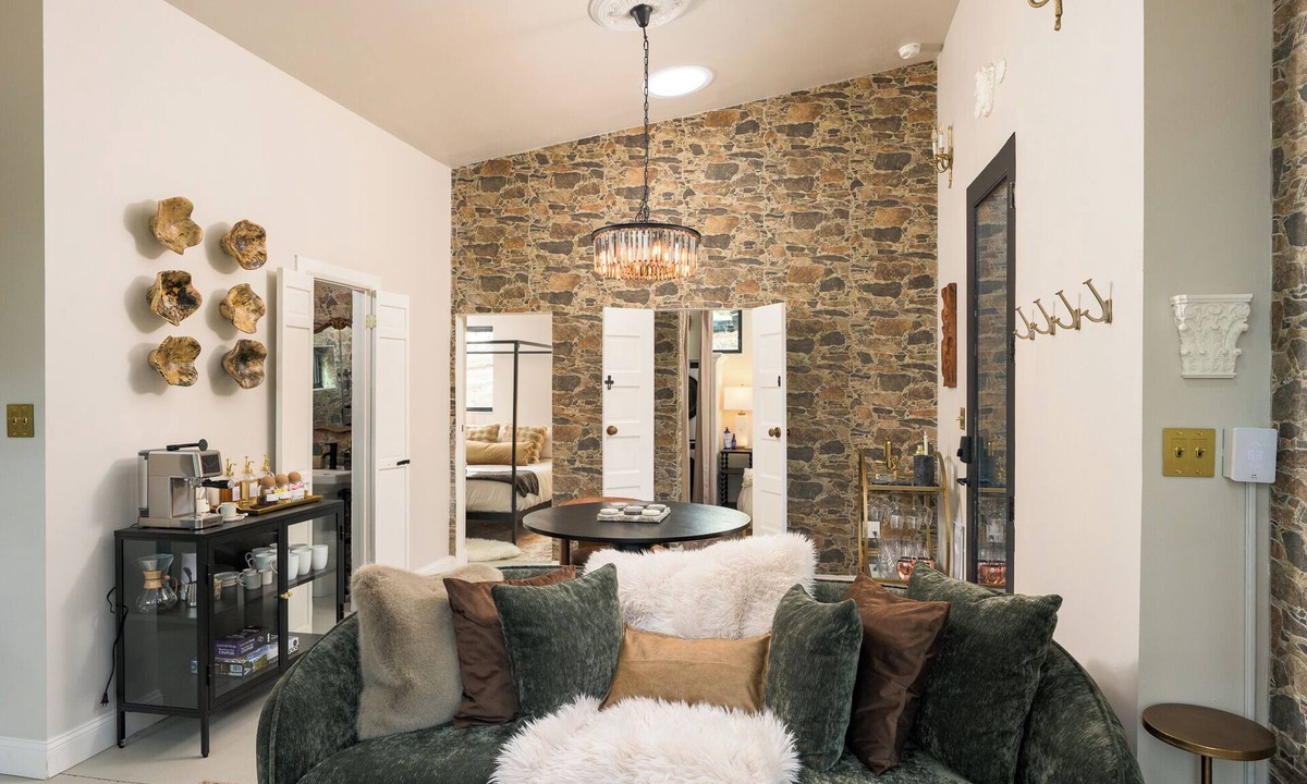 Bailey Ski Chalet | New Secluded Mtn Chalet w/Hot Tub, Sauna, Stargazing
