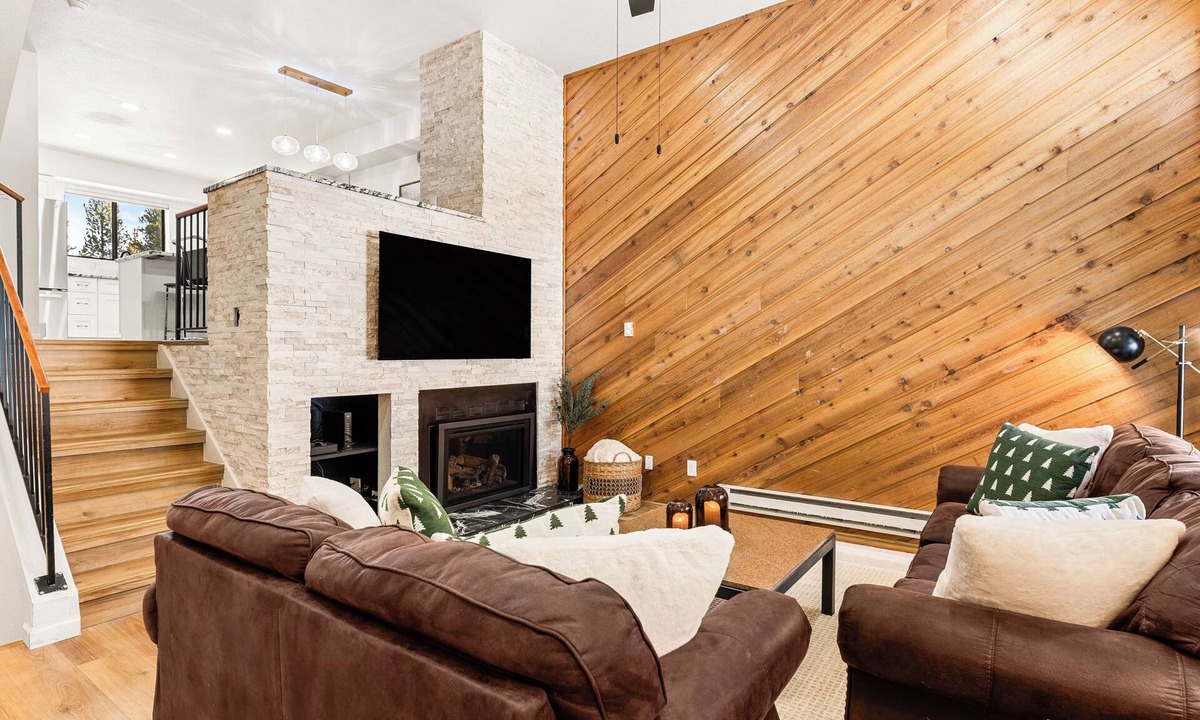 Four O'Clock House | Newly Remodeled; Great Location; Heated Garage
