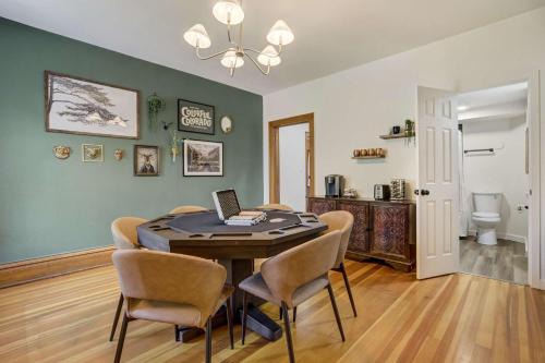 Old North End House | Noble Crest Cozy Apartment for Poker Nights