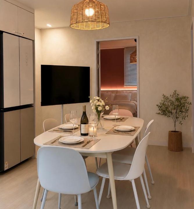 Jongno-dong Apartment | ntire House near Dongdaemun Naksan Park Cinema Room 6 Guests