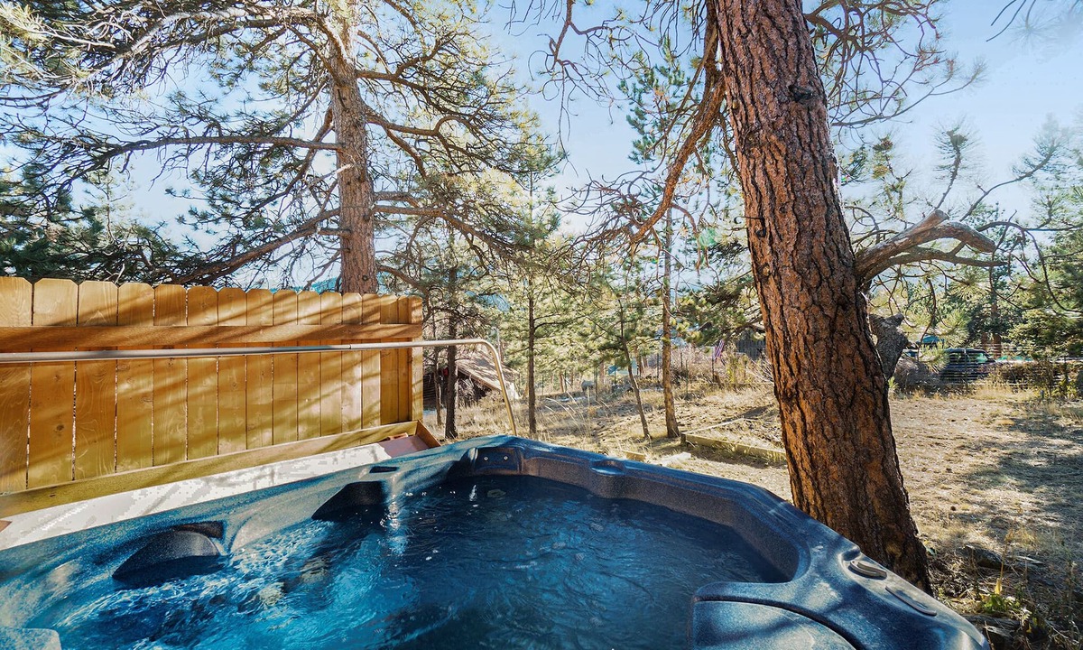 Estes Park Cabin | O'Deer Cabin – Dog-Friendly, Walk to Downtown Estes, Private Hot Tub – EV#3241